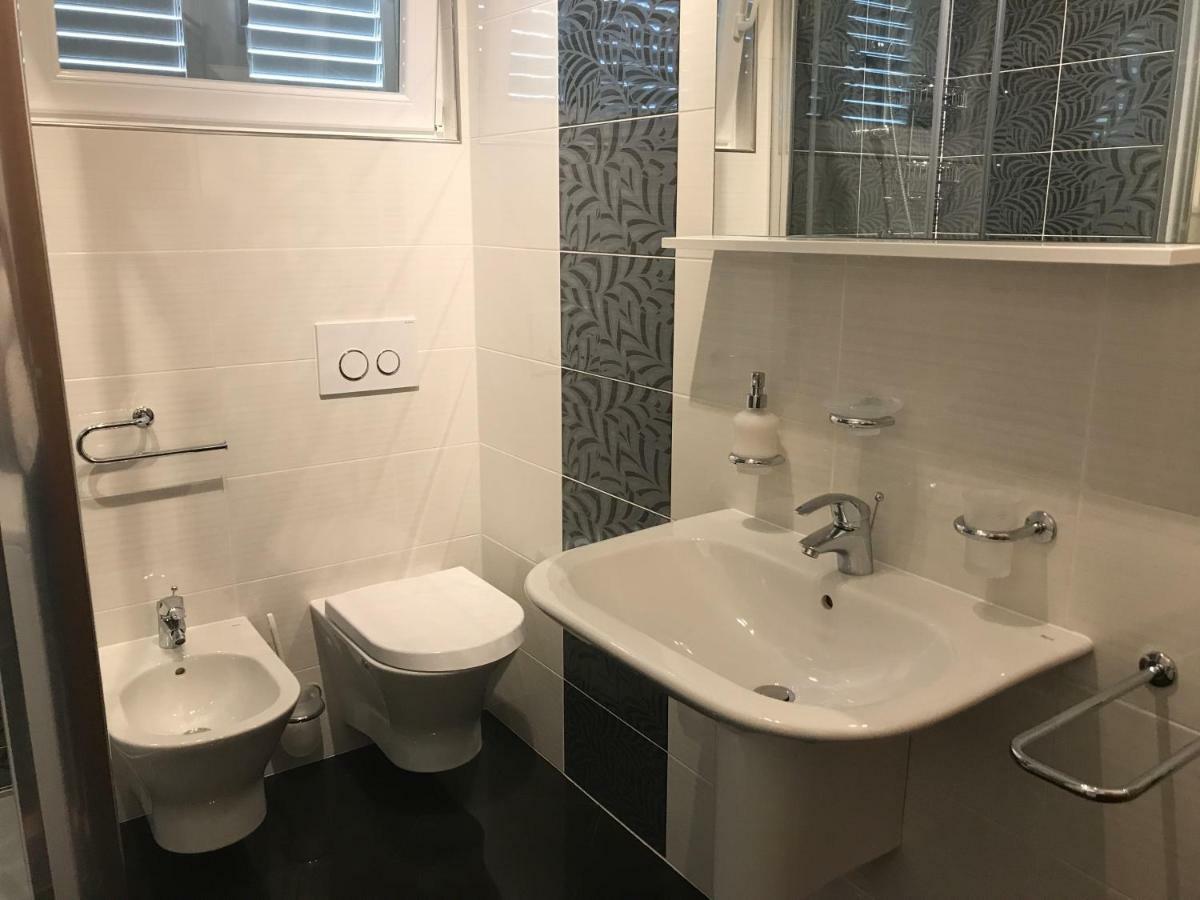 Vila Rojana Vodice Kültér fotó